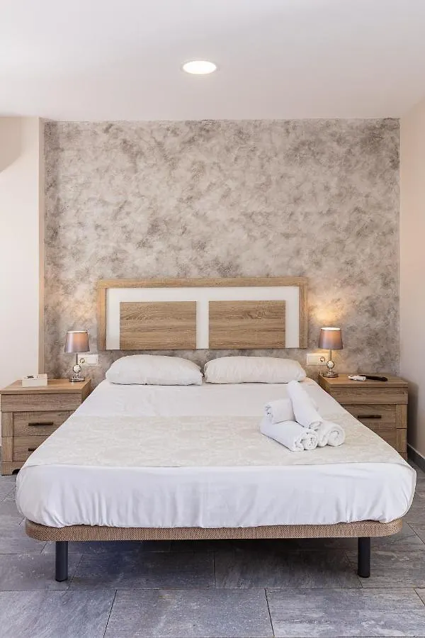 Apartamentos Lola Beach Malaga