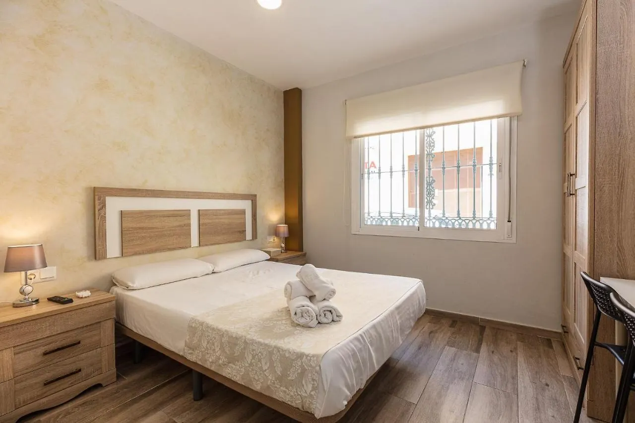 Apartamentos Lola Beach Málaga 0*,  Spanien