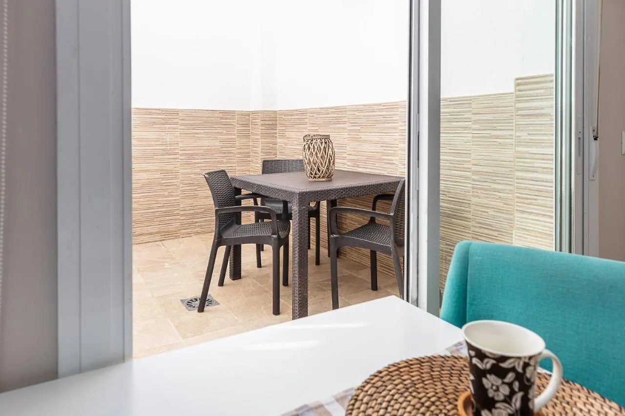 Apartamentos Lola Beach Málaga 0*,  Spanien