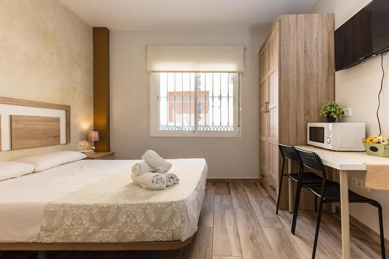 Apartamentos Lola Beach Málaga 0*,