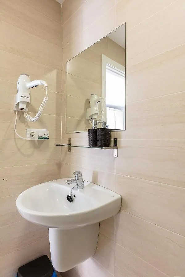 Apartamentos Lola Beach Málaga 0*,  Spanien